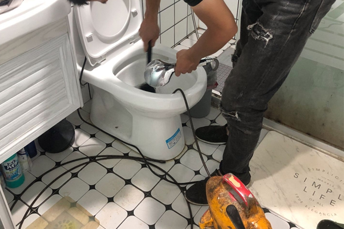 怒江马桶堵塞自己疏通还是找师傅?专业上门服务让你省时更省心
